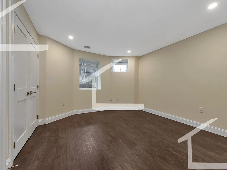 157 4th St #1 — Photo 31