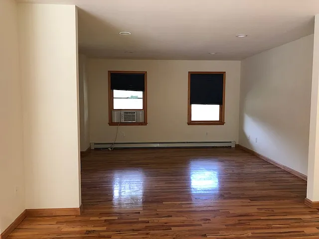 4 bed, 2.5 bath, 3000 sqft, $2,800 — Photo 3