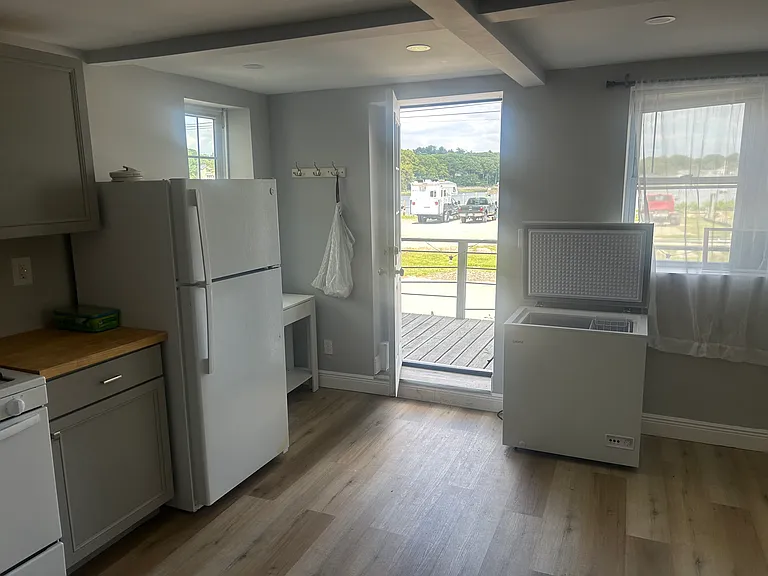 198 Hallworth Dr #2 — Photo 1