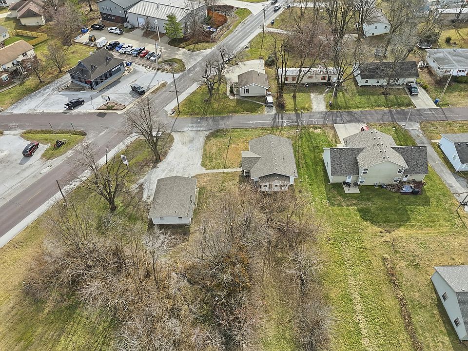 1st image of 209 E Johnson Ave
