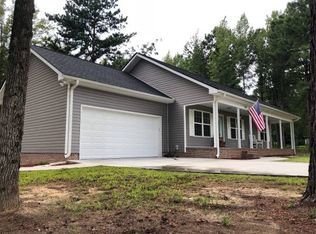 102 Laura Jane Ln, Gray Court, SC 29645