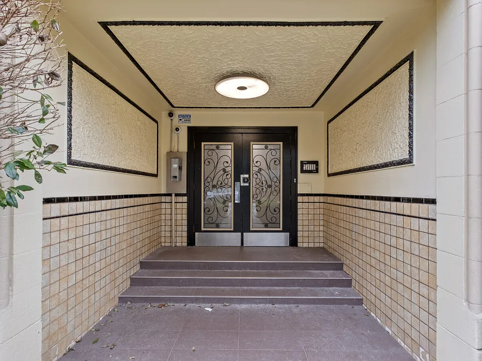 1009 W 10th Ave