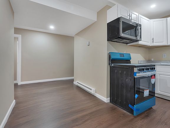 3rd image of 56 Greenwich St #0