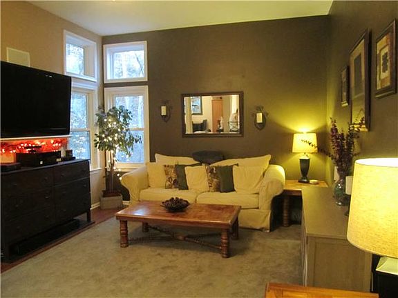 4th image of 5200 Diana Dr #207