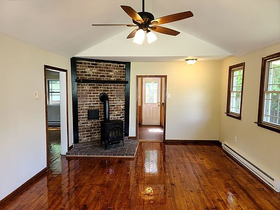 3rd image of 26 River St