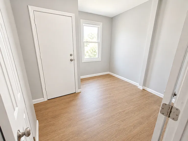 65 Hudson St #1D — Photo 5