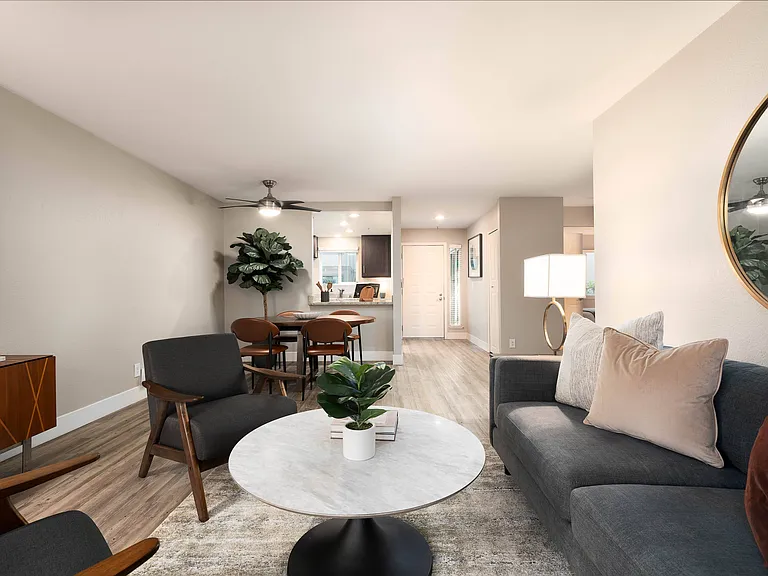 Larkspur Courts — Photo 40
