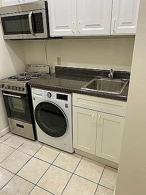 2nd image of 324 W 43rd St APT 1C