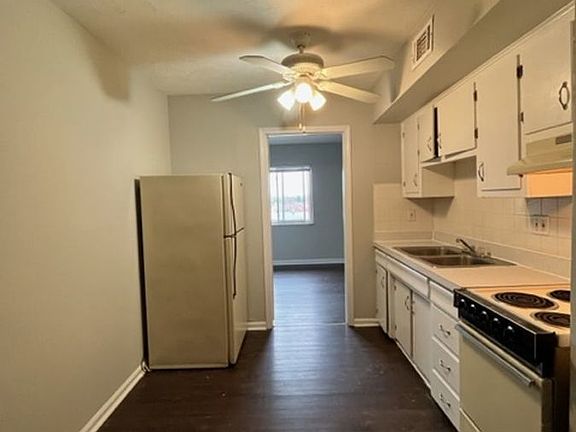 2nd image of 208 Lakeshore Dr #13