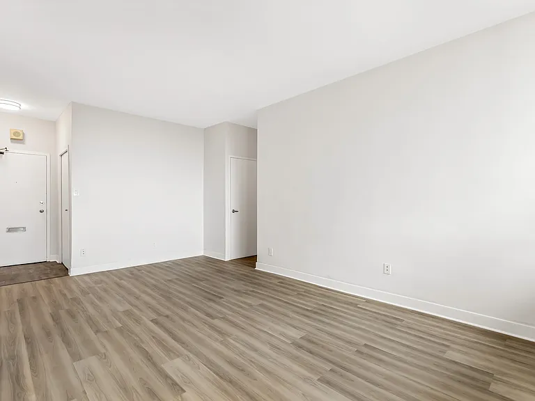 20 Graydon Hall Dr — Photo 36
