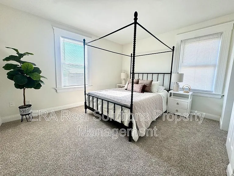 1600 Brewster Ave — Photo 15