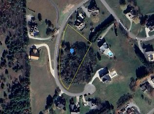 425 Summerhill Dr, Kodak, TN 37764