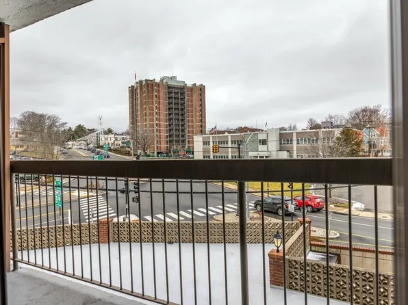 47 Mystic St APT 2D, Arlington, MA 02474