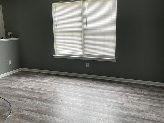 3rd image of 710 Sweet Creek Dr