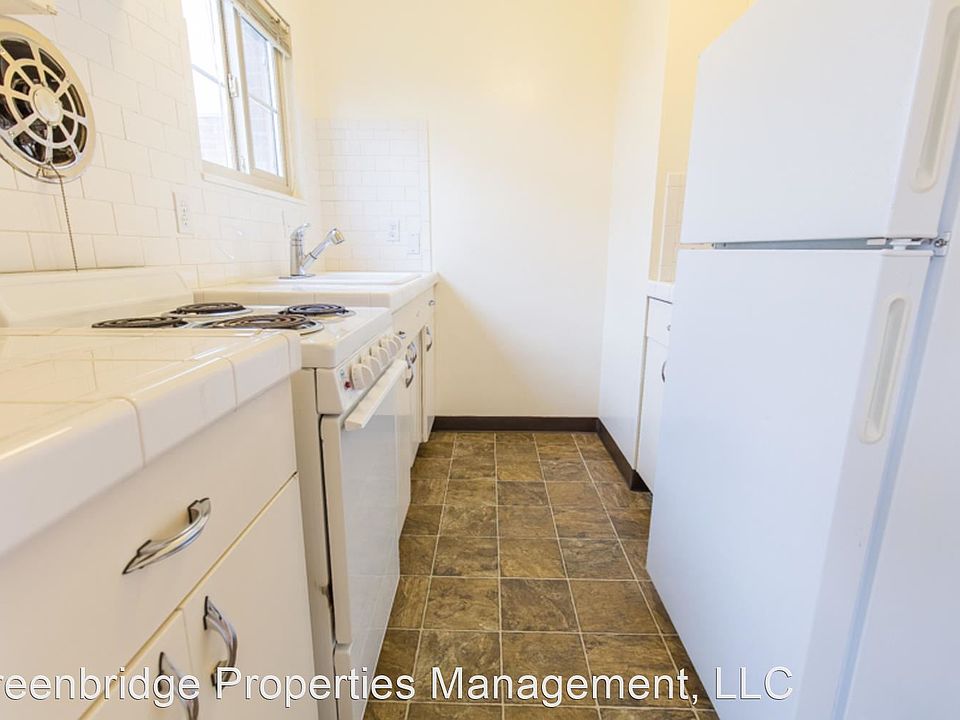 1st image of 711 SE 42nd Ave APT 2