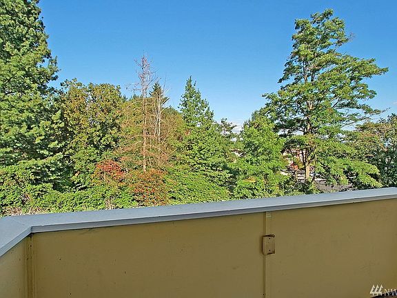4th image of 16528 5th Ave NE APT 302