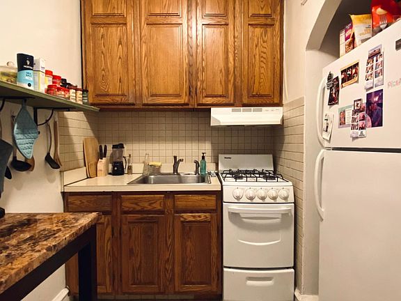 4th image of 325 S 17th St APT 1R