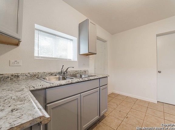 5th image of 3923 W Travis St