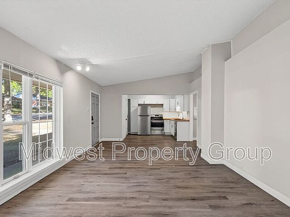 4th image of 7348 Lynn Ave
