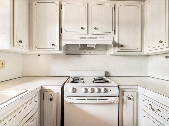 4th image of 941 Crystal Lake Drive #408