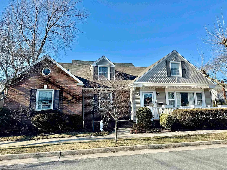 8505 Monmouth Ave — Photo 1