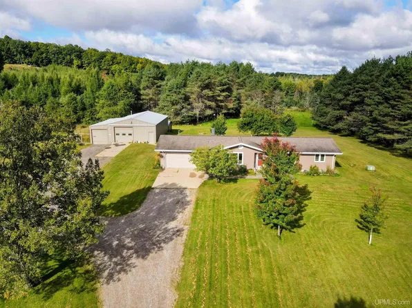 N3700 N Motts Landing Dr, Iron Mountain, MI 49801