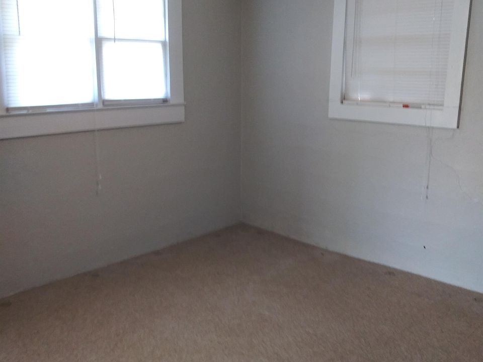 331 Caulder Living Room
