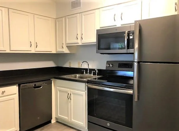 2200 Louisiana St #204 — Photo 8
