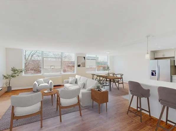 2 Hammond Pond Pkwy APT 501, Newton, MA 02467