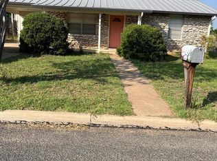 204 Glenmoor Dr, Fredericksburg, TX 78624