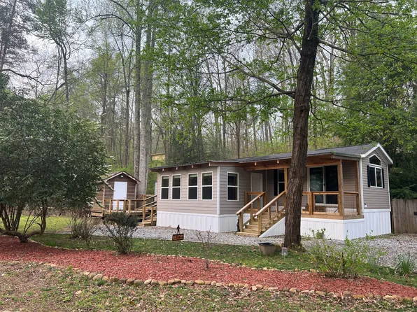 641 Riverside Dr, Cleveland, GA 30528