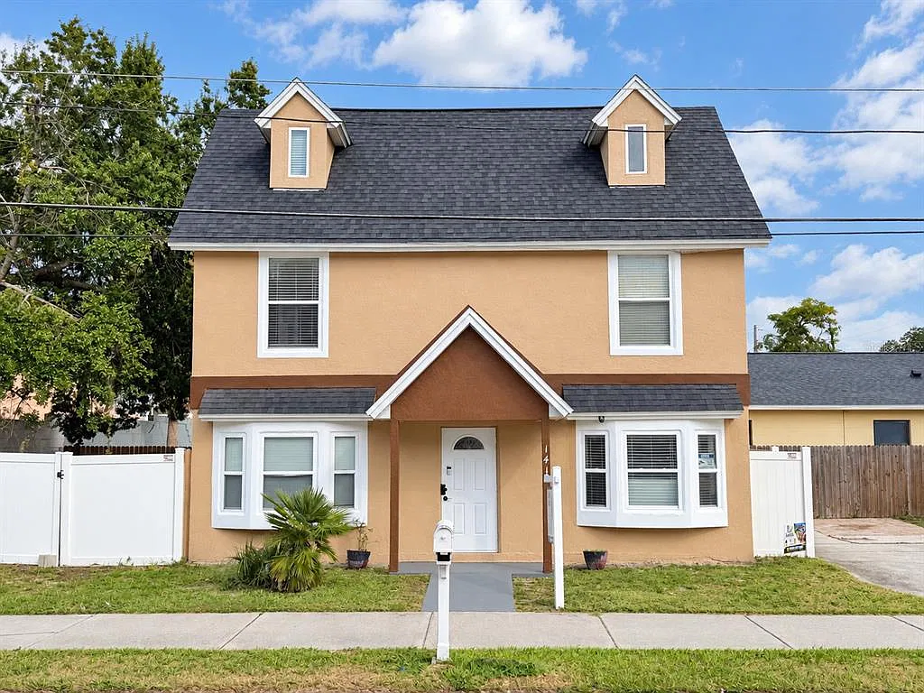 3 bed, 3.5 bath, 1400 sqft, $2,500 — Photo 1