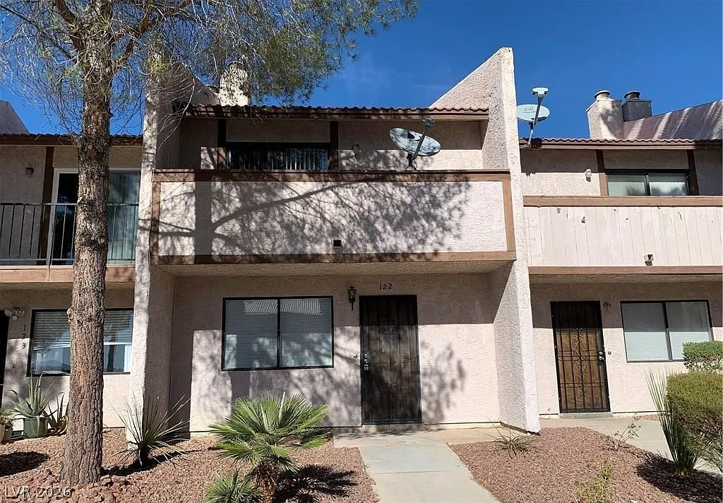 2 bed, 1.5 bath, 1080 sqft, $1,390 — Photo 1