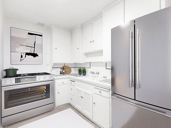 3rd image of 1650 N Sierra Bonita Ave #1654