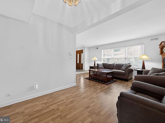 4th image of 181 Peregrine Dr