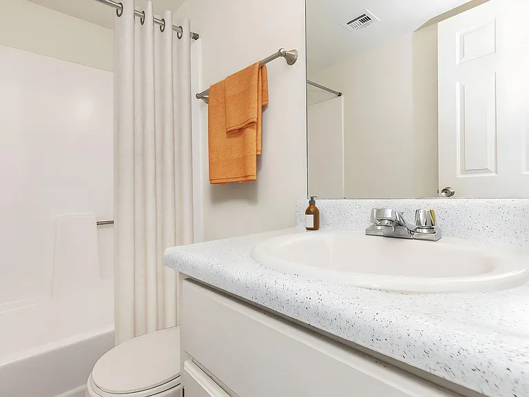 Tesoro Apartments — Photo 67