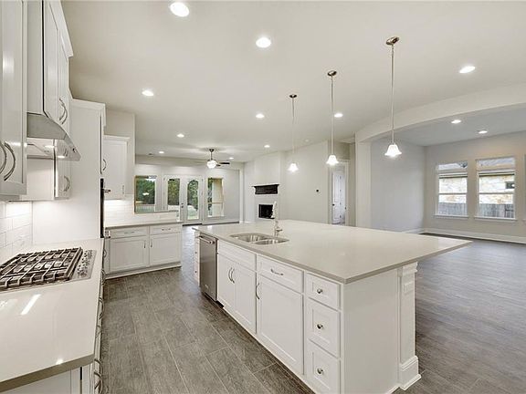5th image of 409 Montalcino Ln