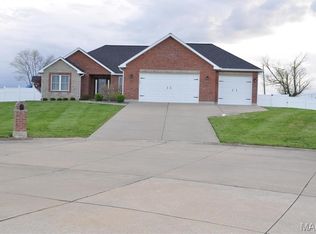 869 Destiny Dr, Villa Ridge, MO 63089