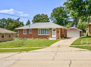 7405 Palm Dr, Urbandale, IA 50322