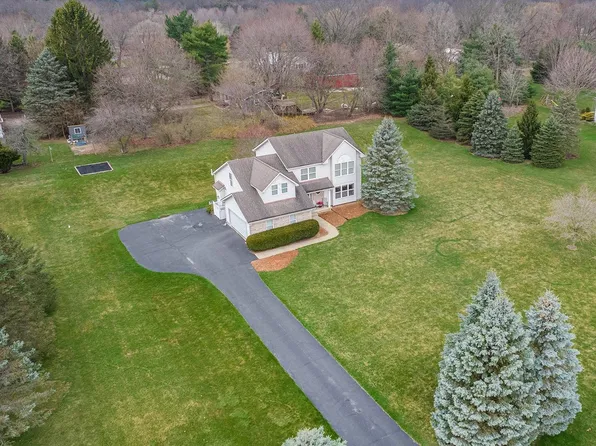 95 Fox Hill Ct, Chelsea, MI 48118