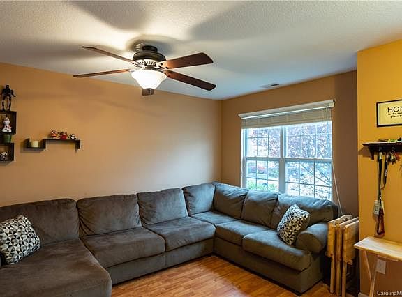 5th image of 29 Stafford Ct