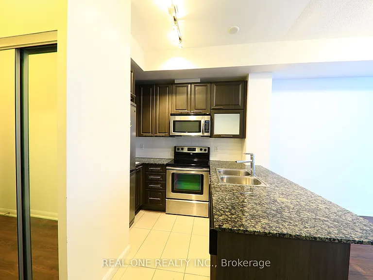 500 Sherbourne St #506 — Photo 15