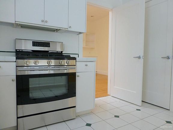 2nd image of 3485 Sacramento St