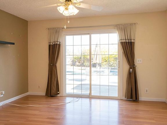 5th image of 320 Riverdale Ct