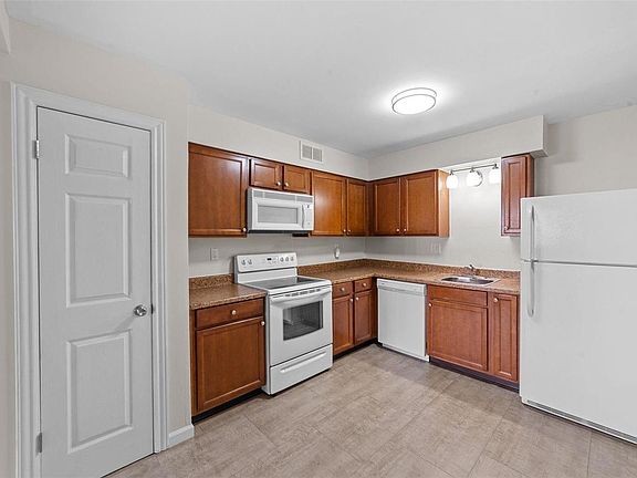 3rd image of 12818 Portulaca Dr APT C