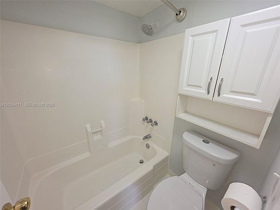 5th image of 2350 NE 135th St APT 602