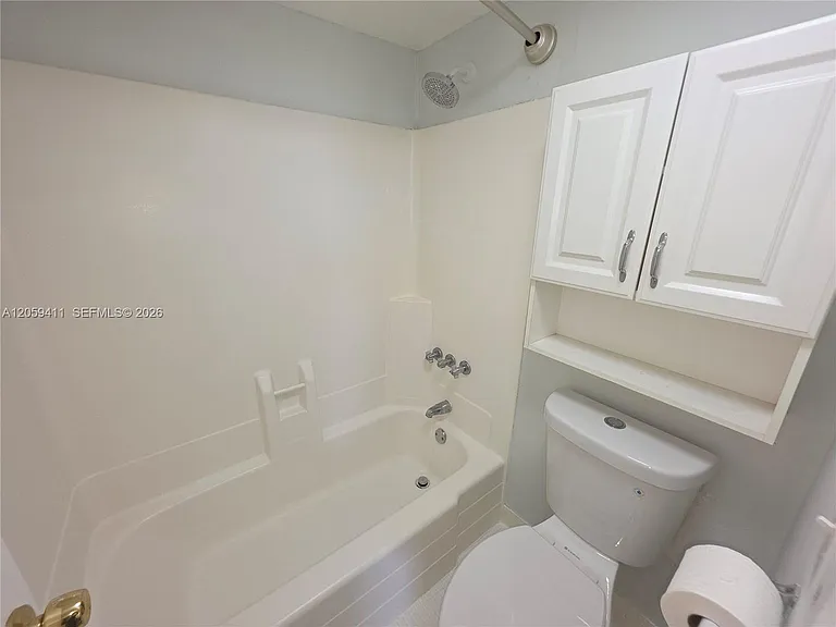 2350 NE 135th St #602 — Photo 5