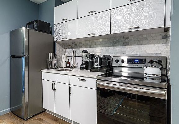 5th image of 519 E 5th St APT 1