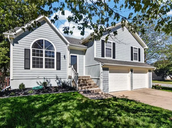 1500 NE Bronze Dr, Lees Summit, MO 64086