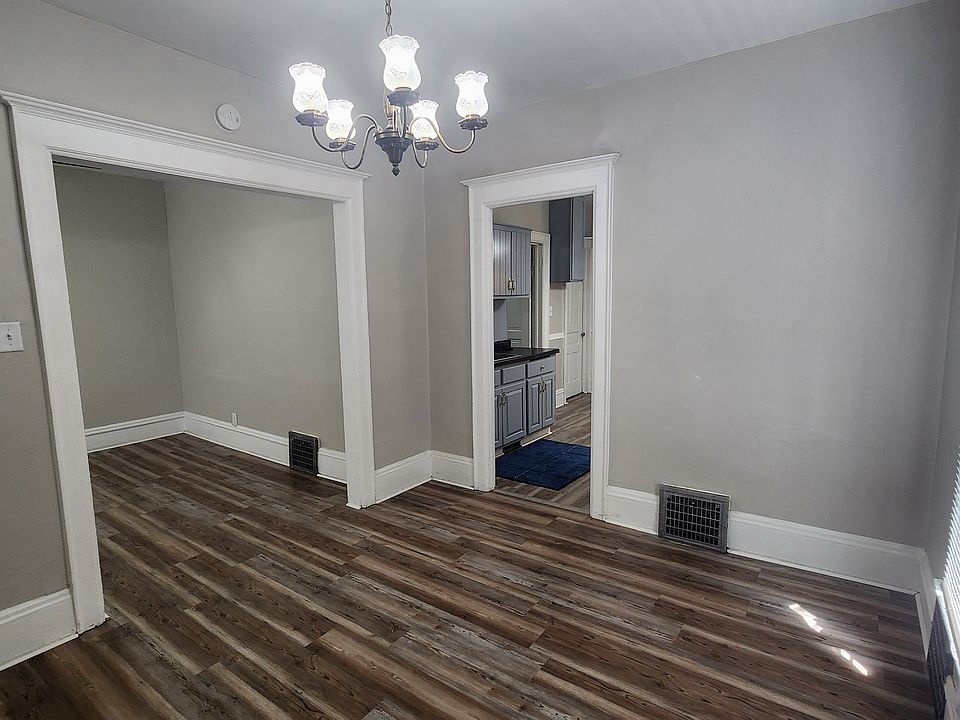 Another view of the main entrance room